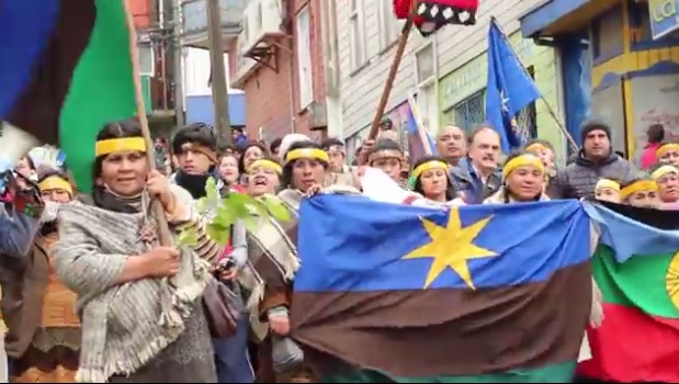 Video: Marcha de la resistencia Williche en Chiloé