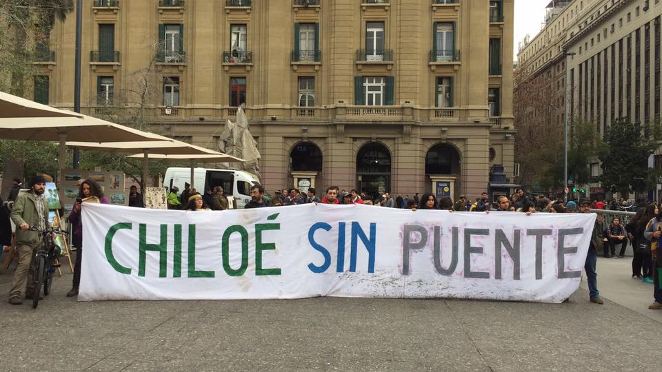 Organizaciones y comunidades de Chiloé exigen en Santiago poner fin al puente Chacao