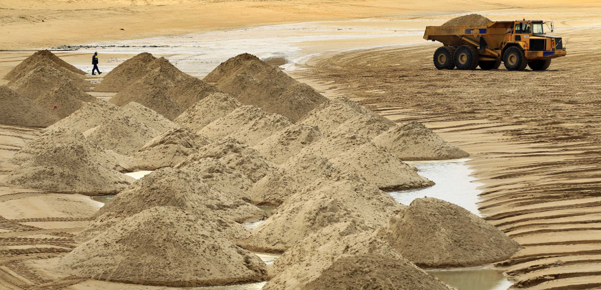 El millonario negocio ilegal y depredador de extracción de áridos