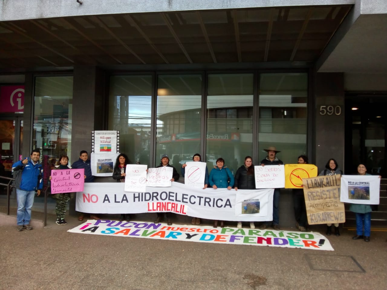 Vecinos de Huife alto protestaron contra aprobación de hidroeléctrica (Intendente se lava las manos)