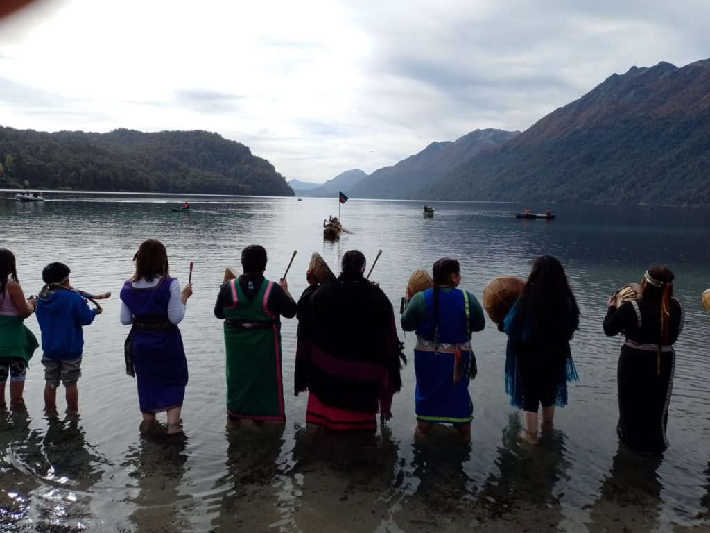 Navegación Mapuche en los lagos de Wallmapu: ¿Cuánta historia cabe en un wampo?