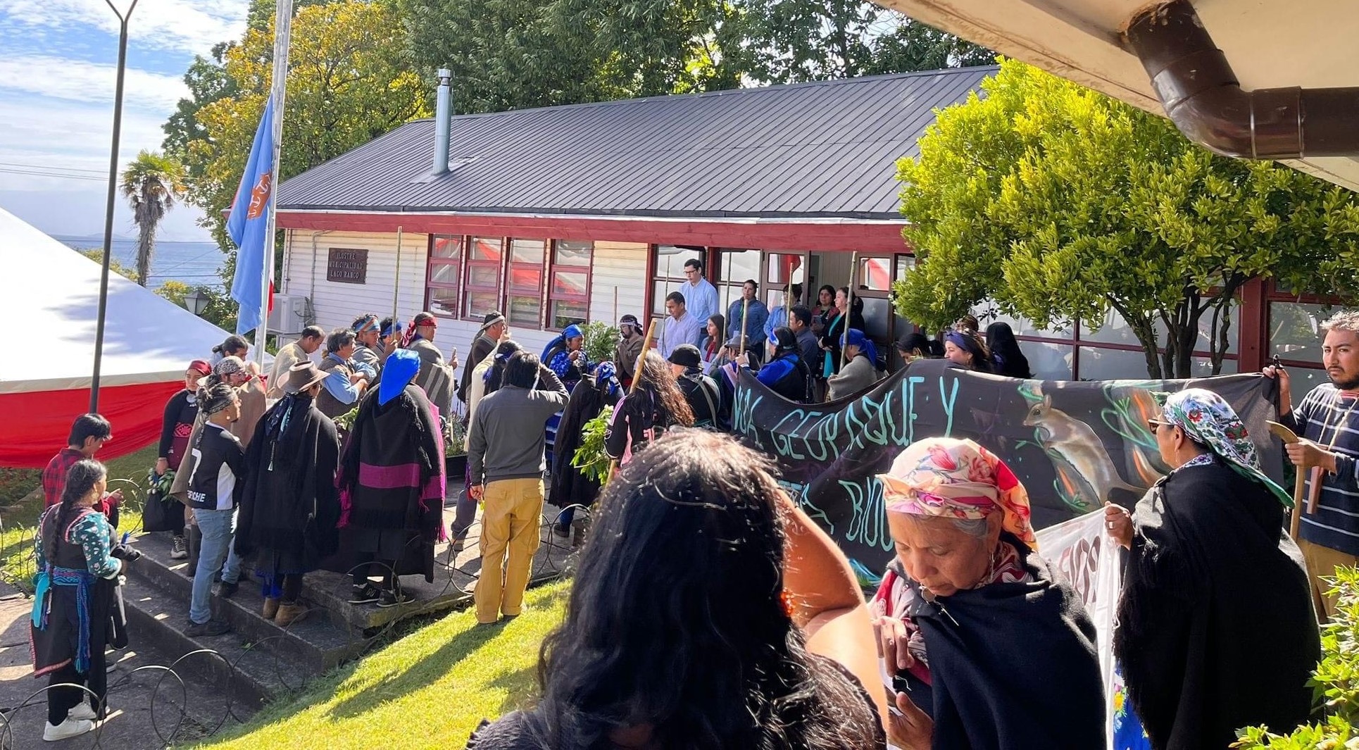 Lago Ranco: pu lof de la cuenca del Awka Lafken se autoconvocaron en histórica manifestación ante exclusión de participación Mapuche